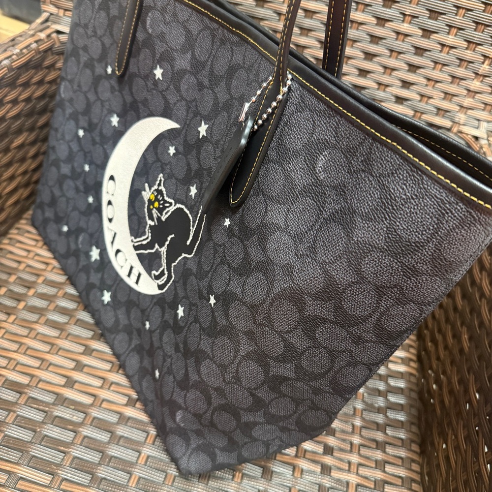 NWT Coach City Tote In Signature Canvas With Halloween New CW451 - Picture 2 of 8